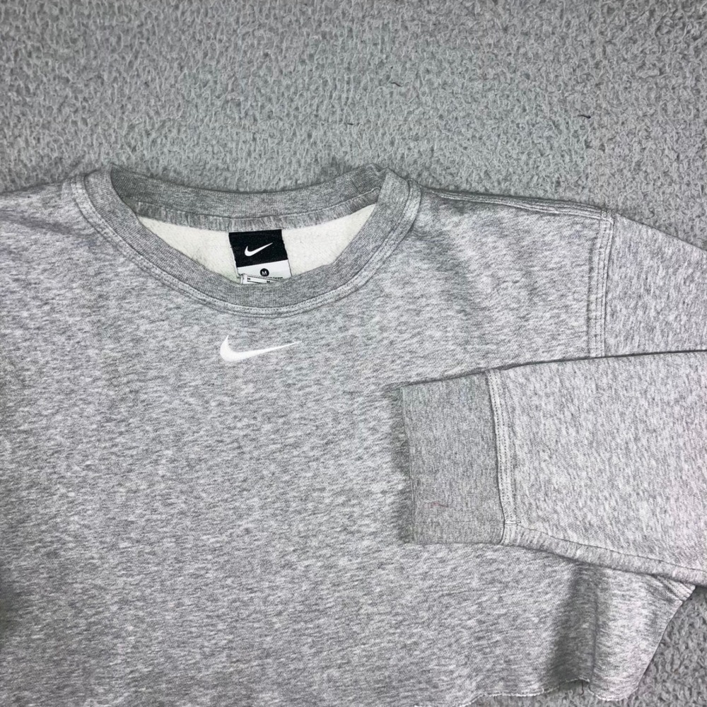 Nike Sweatshirt Women M Grey Cropped Raw Hem Center Swoosh Pullover Fleece‎